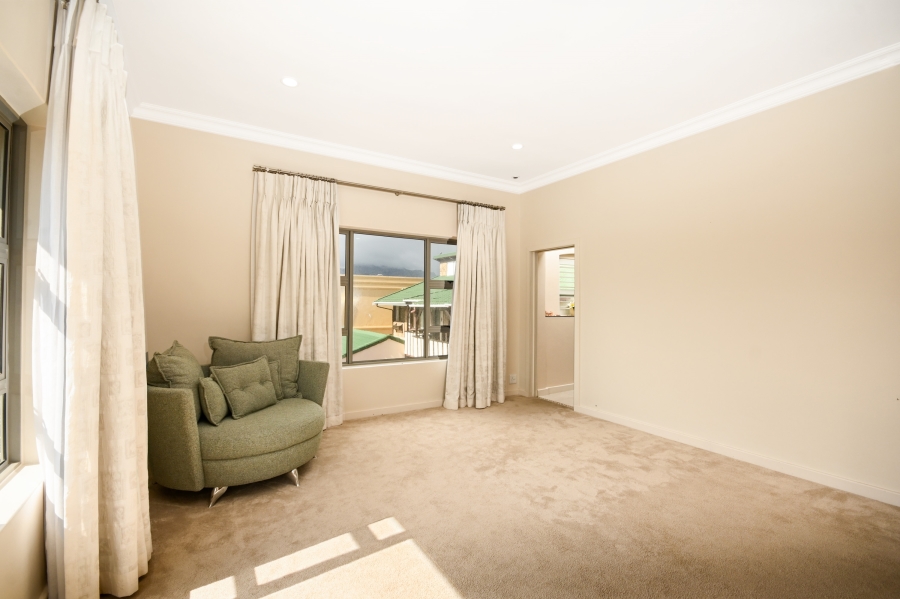 5 Bedroom Property for Sale in Greenways Golf Estate Western Cape